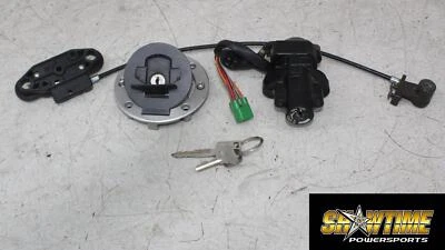 96 CONJUNTO DE CHAVES DE TRAVA DE IGNIÇÃO SUZUKI GSXR750 COM TAMPA DE GÁS E TRAVA DE ASSENTO - Imagem 1 de 4