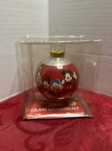 Disney  - Disneyland / Walt Disney 2008 "Mickey and Friends" Glass Ornament - Picture 1 of 3