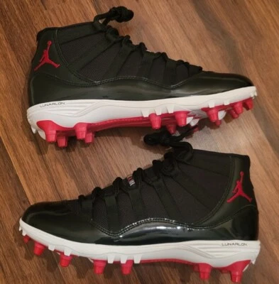 Botín de fútbol retro talla 9 Nike Air Jordan 11 XI Bred 2018 AO1561-010 perfecto Foto 1 de 4