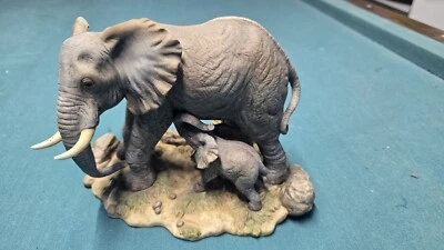 INTERIORES DEL HOGAR INSTINTOS PROTECTORES OBRA MAESTRA PORCELANA MADRE Y BEBÉ ELEFANTE Foto 1 de 3