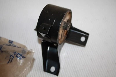 AISLADOR MONTAJE MOTOR DERECHO NISSAN 11210-50A12. 1987-1990 PULSAR NX, SENTRA Foto 1 de 4