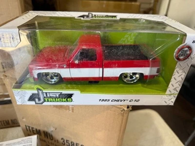 Camión Chevrolet C10 1985 carrocería cuadrada rojo y blanco agotado edición 1,24 Jada Foto 1 de 2