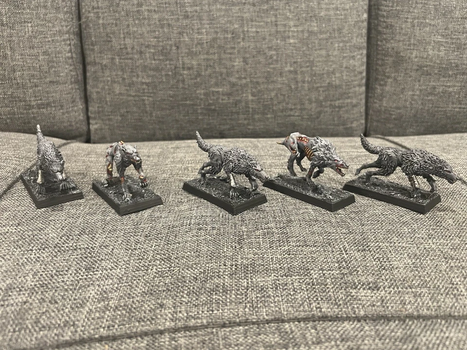 DIRE WOLVES x5 DOOM WOLF VAMPIRO CUENTA WARHAMMER FANTASÍA EL VIEJO MUNDO NO MUERTO Foto 1 de 4