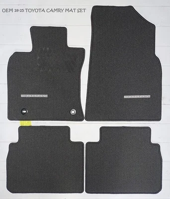 Toyota Camry Dk. 2018-2025 fabricante de equipos originales Alfombra gris 4 piezas. Juego de alfombrillas originales Foto 1 de 3