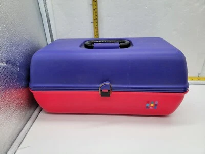Estuche de maquillaje de plástico rosa y púrpura vintage Caboodles nivel almacenamiento con espejo Foto 1 de 4