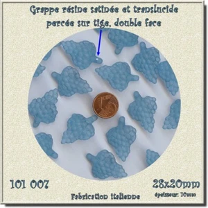 101007 *** 10 perles-pendentif GRAPPE 28x20mm résine satinée BLEU - Picture 1 of 2