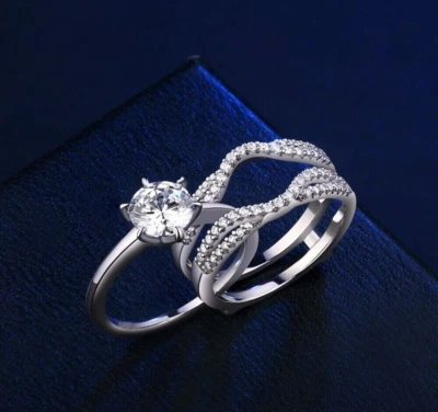 Conjunto de anillo de compromiso nupcial moissanita chapado en oro blanco de 14 quilates corte redondo de 2,50 quilates Foto 1 de 4