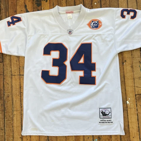 CHICAGO BEARS - Walter Payton #34 ~ White Mitchell & Ness Throwback Jersey ~ 56 Cover