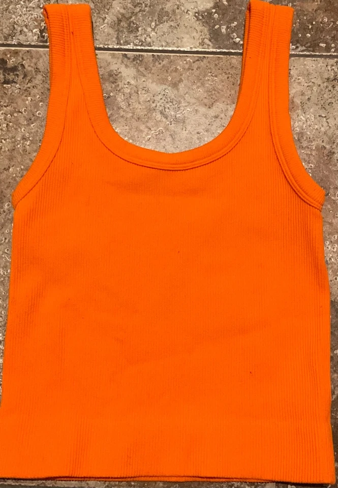 TANQUE RECORTADO NARANJA ACANALADO DINÁMICO O/S Foto 1 de 4