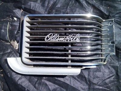 68 1968 OLDSMOBILE DELTA 88 DELMONT LH GRILLE 398691 - Image 1 of 4