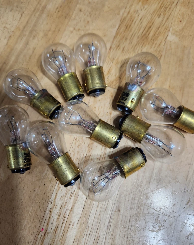 WOW GE 2357 - (10 Pcs) 28W Dual Contact 12 Volt S8 Miniature Lamp Bulb New - Image 1 of 1