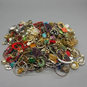 Huge Single Earring Lot 400 Plus Clip Screw Back Pierced Stud Drop Hoop Vintage - Picture 1 of 24