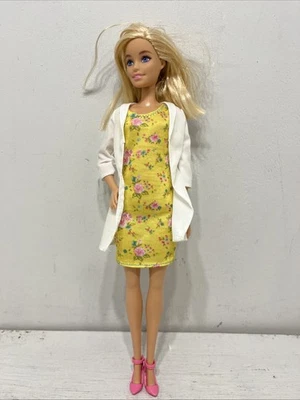 Barbie Mattel You Can Be Anything 2013 pediatra *solo muñeca vestida* Foto 1 de 4