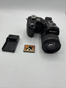 Sony Cyber Shot DSC-F828 8MP Digital Camera W/ Charger SD card *Parts Only* - Picture 1 of 4