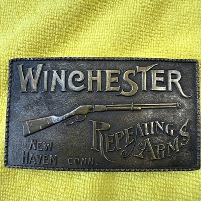 Hebilla de cinturón de metal vintage NRA / Winchester brazos repetitivos New Haven Foto 1 de 4