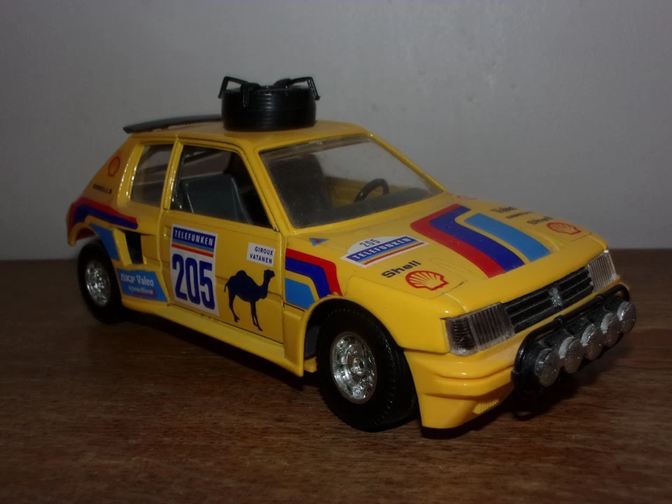 1:25 Burago Peugeot 205 Turbo Vatanen Giroux Dakar Rally Rallye voiture no 1/24 - Photo 1/4