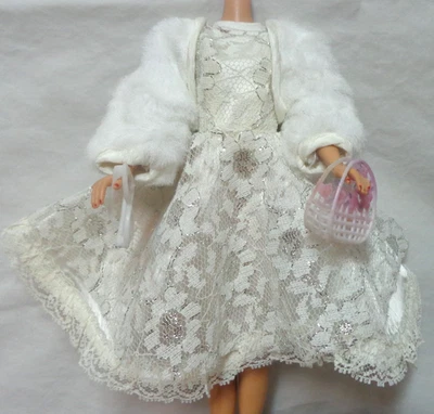 ВИНТАЖНЫЙ BARBIE КЛОН БЕЛОЕ ПЛАТЬЕ W/КРУЖЕВНОЙ ПУШИСТЫЙ ИСКУССТВЕННЫЙ МЕХ БОЛЕРО СУМОЧКИ ОЧКИ ЛОТ - Изображение 1 из 4