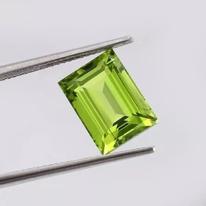 Fine Quality Unheated Peridot Green 9.06 Ct Sapphire Loose Baguette Gemstone Cut - Picture 1 of 4