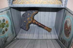 God of War Ragnarok Collector's Edition 16: Mjolnir Thor Hammer, Box, Steelbook - Bild 1 von 13