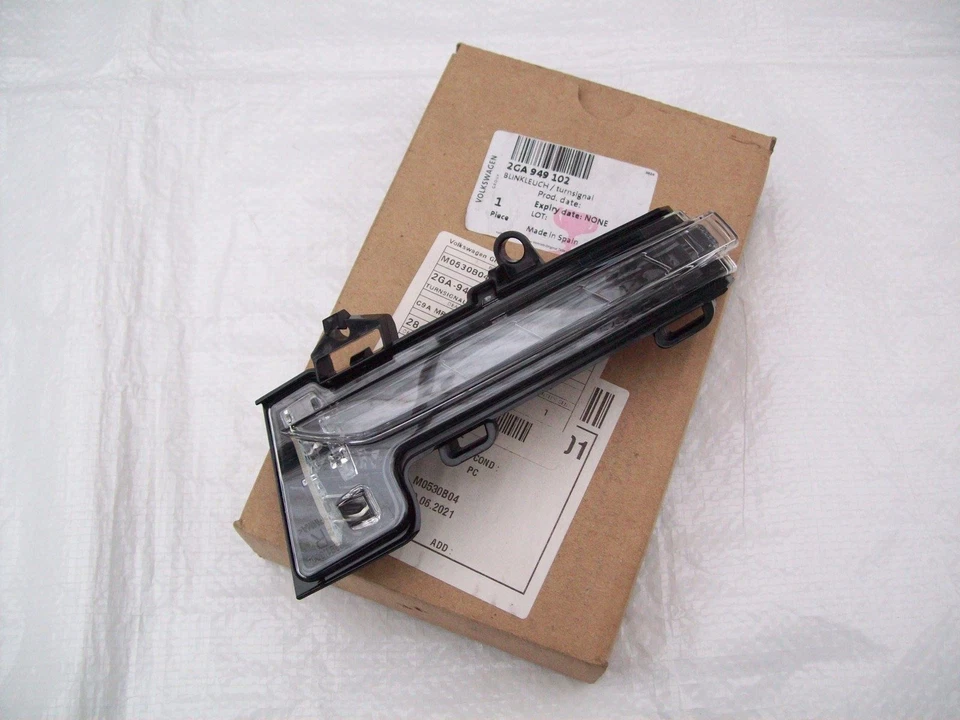 VW T-Cross C1 Door Mirror Indicator Light Clear Lens Right 2GA949102 2018 onward - Image 1 of 4