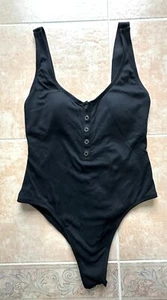 L A Herzen schwarzer gerippter Einteiler Outfitters Damen Body schwarz Gr. M - Bild 1 von 12