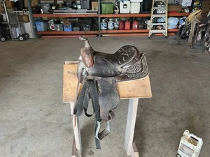 Black Circle Y Barrel Saddle 14 inch seat-wide fit Lightly Used - Picture 1 of 3