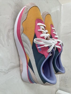 A fairly Used Women Puma Sneaker - Изображение 1 из 4
