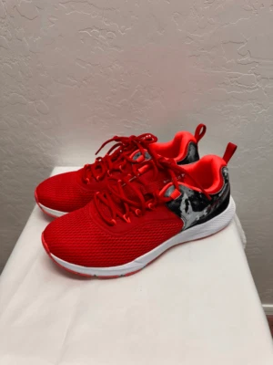 Zapatos para correr Under Armour para hombre con estampado de enfoque cargado - rojos - 10,5 nuevos con etiquetas Foto 1 de 4