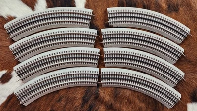 LIONEL SCALE O GAUGE LOT OF 8 CURVED RAIL FASTRACK O-36 FULL CURVE FREE SHIPPING - Image 1 of 4
