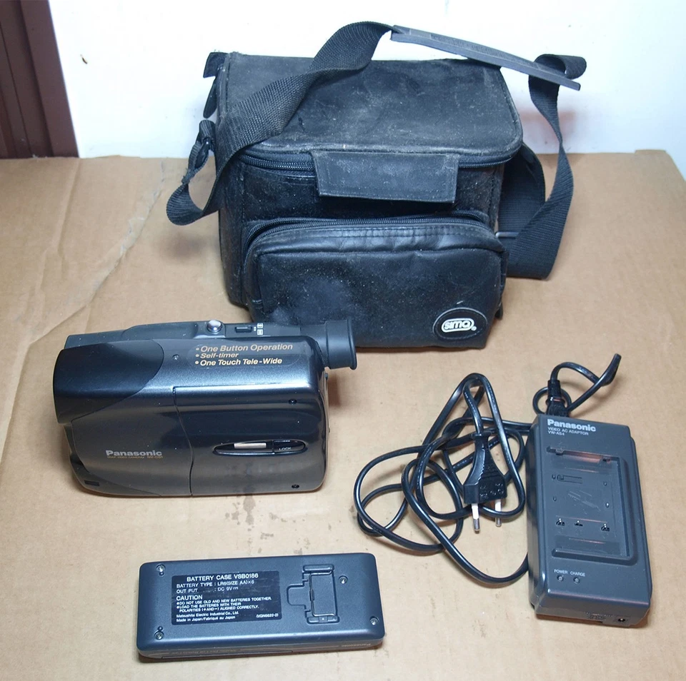 Videocamera PANASONIC NV-CS1 VHS-C Snap Video Cam (da riparare o per ricambi) - Immagine 1 di 4