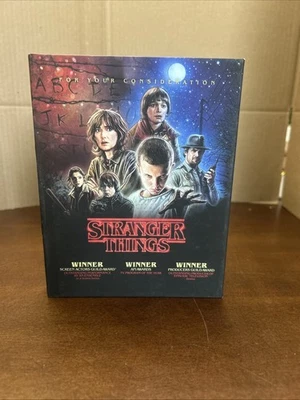 Набор из 4 DVD-дисков Stranger Things сезон 1 (2017) экран FYC на ваше рассмотрение - Изображение 1 из 4