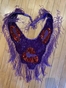 Red Hat Society WESTERN Mode Rose Perlen Pailletten Halstuch Schulter Schal lila - Bild 1 von 6