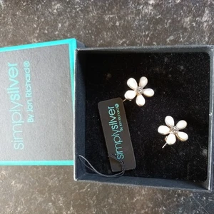 Sterling Silver 925 Dazzling Daisy Flower Stud Earrings Pearl petals & Marcasite - Picture 1 of 2