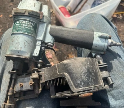(MA3) Hitachi (NV45AB2) 1-3/4" bobina clavadora para techos *probada* Foto 1 de 4