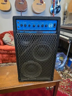 Amplificador de Bajo SWR Studio Reference Series Azul Bebé Pre Guardabarros Foto 1 de 4