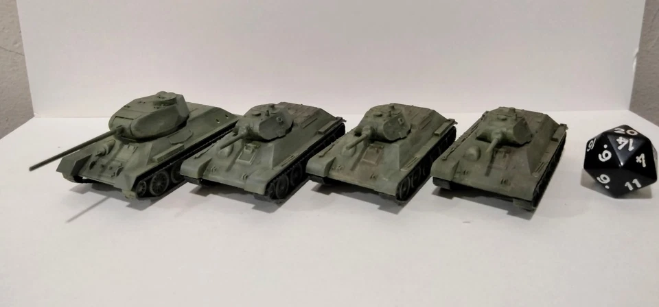 Tanques rusos T34 pintados a mano escala 1/100 X 4 Foto 1 de 1
