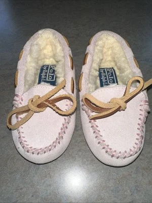 Polo Ralph Lauren Niñas Pequeñas Rosa Gamuza Piel de Oveja Mocasín Zapatillas Talla 7 Poni Foto 1 de 4