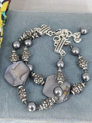 Brazalete Brighton Plateado Concha de Abulón, Perlas Cuentas Doble Hilo Foto 1 de 4