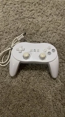 4A Nintendo Wii Classic Pro Controller RVL-005 White Wired - Image 1 of 3