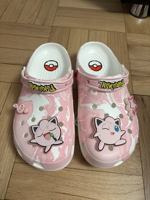 Tamancos masculinos Pokémon x Crocs Jigglypuff clássico tamanho 9 W11 rosa/branco - Imagem 1 de 4