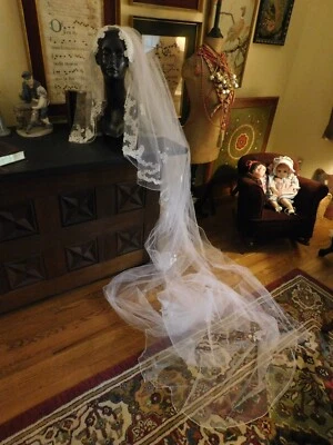 OFF-WHITE CATHEDRAL LENGTH VINTAGE VEIL CHANTILLY LACE APPLIQUES 113 INCHES LONG - Image 1 of 4