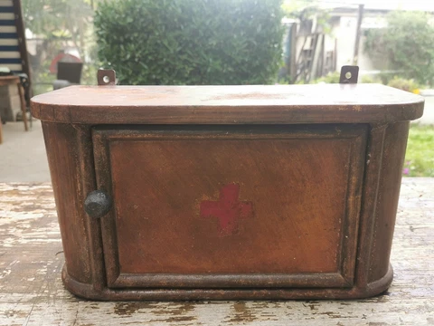 OLD VINTAGE METAL HAND MADE MEDICINE APOTHECARY WALL CABINET CHEST MILITARY Cover