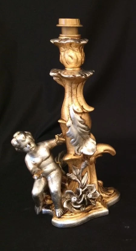 LUME PICCOLO SINISTRO CON ANGELI E ROSE CERAMICA FOGLIA ORO E ARGENTO CRISTALLI - Immagine 1 di 1