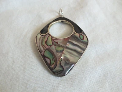 Hermoso Colgante Tono Plata Negro Esmalte Abulón Firmado ALPACA MÉXICO Foto 1 de 4