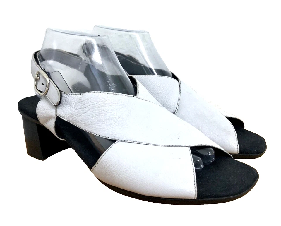 Sandalias de tacón Munro Laine de cuero blanco con banda cruzada con tira trasera zapatos para mujer 9,5 W Foto 1 de 4