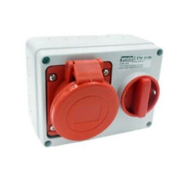 Famatel 32A 5 Pin 415V IP44 Horizontal Switched Interlocked Socket - 3434R6 - Image 1 of 4