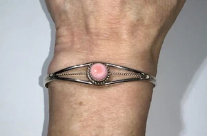 Native American Navajo Sterling Silver Pink Conch Shell Bracelet By Ester White - Picture 1 of 7