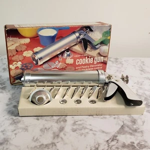 Vintage Wear-Ever Cookie Gun and Pastry Decorator Vintage Original Box No. 3365 - Picture 1 of 4