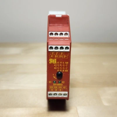 Relé de seguridad STI 44510-1061 SR106ED01 24V AC/DC Foto 1 de 4