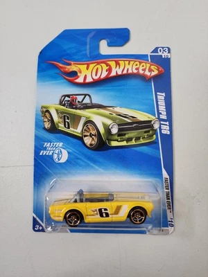 Hot Wheels 2010 más rápido que nunca #131 Triumph TR6 Kmart amarillo con FTE Foto 1 de 3